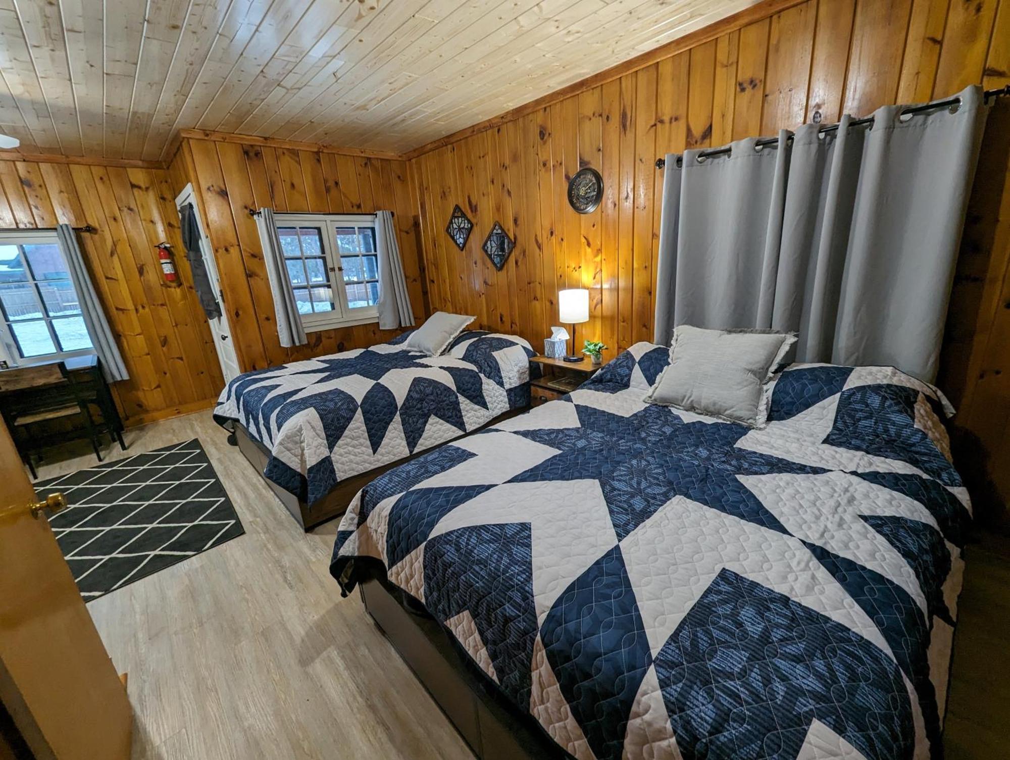 Riverside Point Resort Motel Park Rapids エクステリア 写真